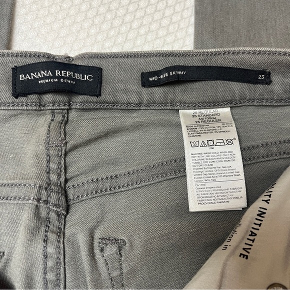BANANA REPUBLIC Mid-Rise Skinny Jeans with Frayed Hems in Gray Size 25 - Picture 5 of 6